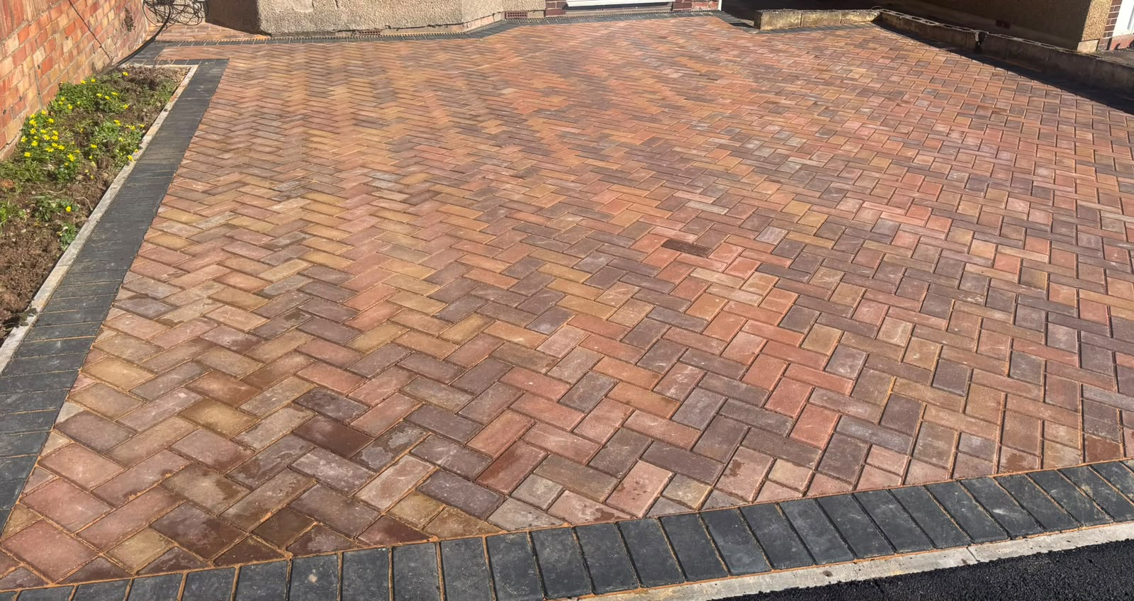 Warm mixed-colour block-paved driveway
