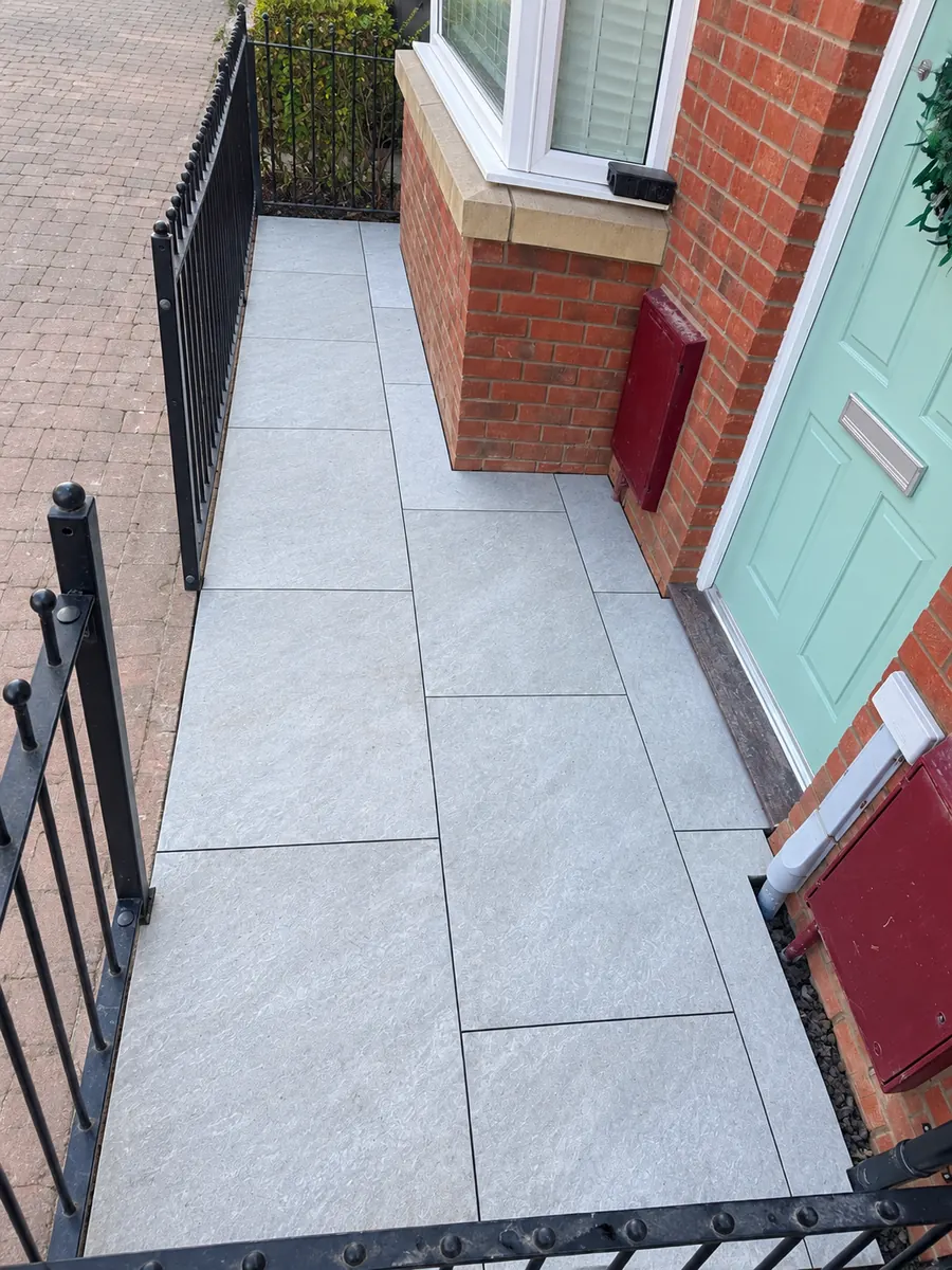 Light grey slab entrance path