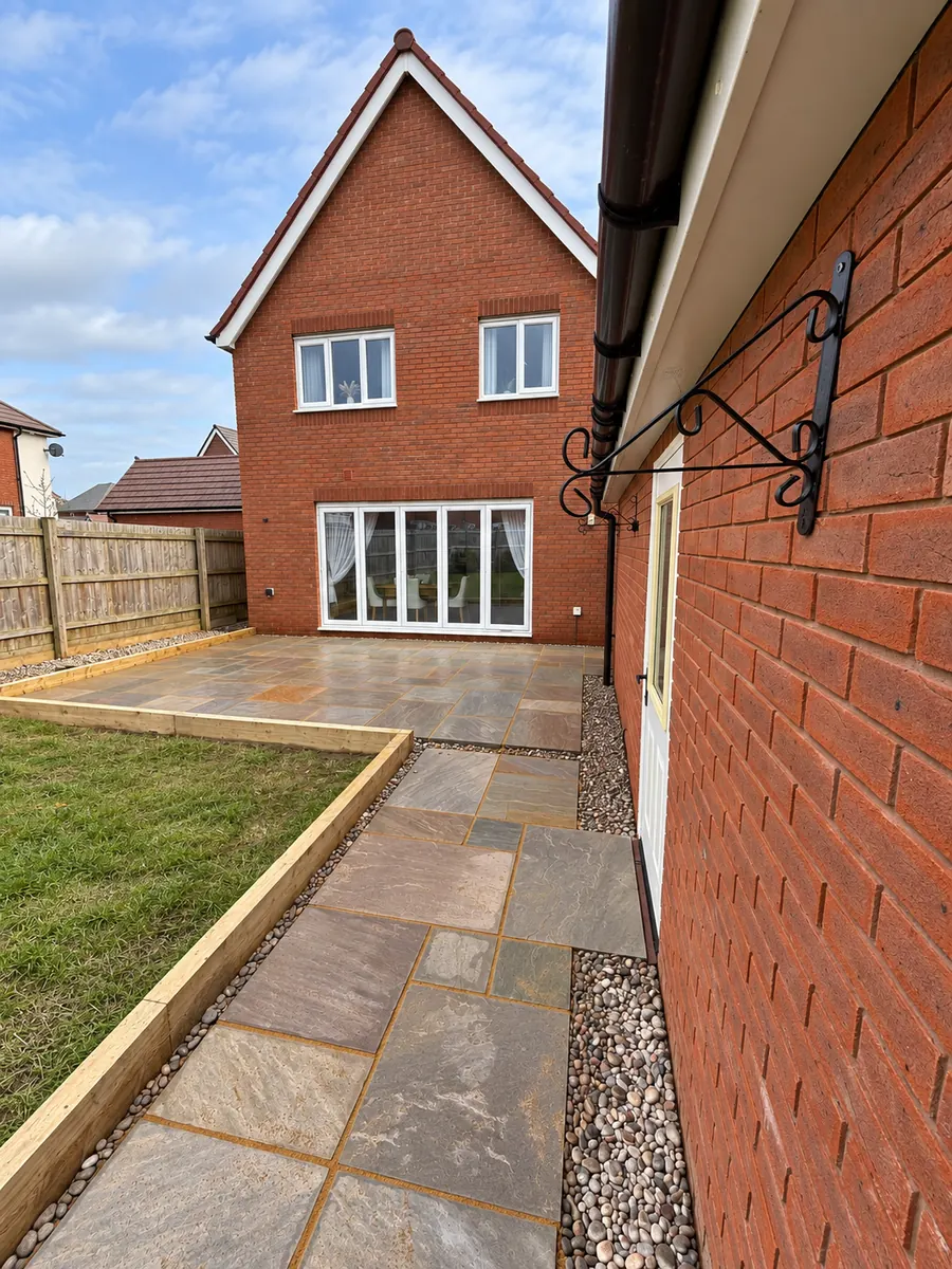 Finished sandstone path/patio with decorative gravel strip